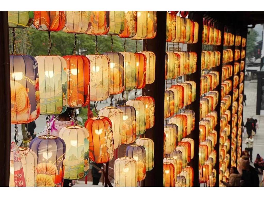Chinese-Style Outdoor Waterproof Lantern Chandelier for Scenic and Creative Market Decoration