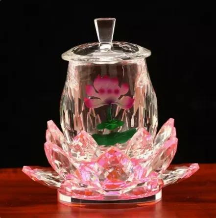 Fornitura d'acqua in cristallo cinese per templi buddisti domestici, tazze da offerta e coppe da vino davanti al Buddha Buddismo