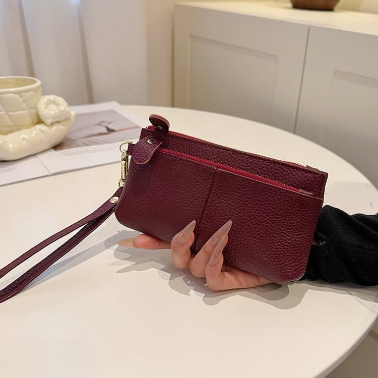 Litchi pattern lady holding wallet