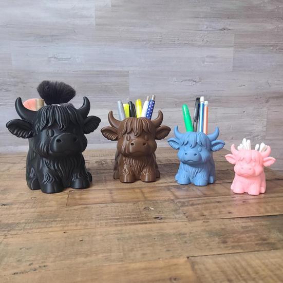 Highland Cow Pen Holder Large Capacity Desk Organizer Box Stationery Storage Container Home Office Desktop Decoration Ornament