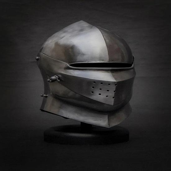 Close Helmet with Sparrow’s Beak Visor 16th Century Knight Armor Gothic Medieval Helmet with Stand  SCA LARP Reenactment Gear Steel Helmet Gift
