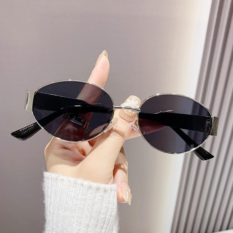 

2026 New Fashionable Round Metal Sunglasses for Women s Summer High-end Face, Small Sunscreen and UV Protection Sunglasses 5