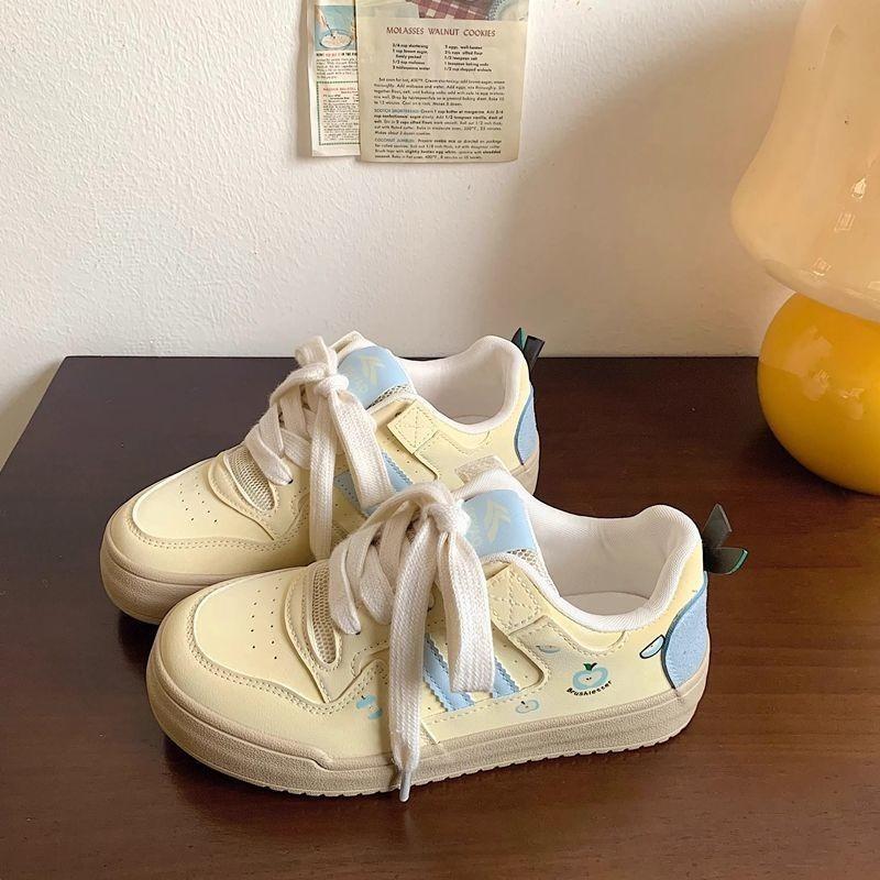 Trsgui Spring Niche Christmas Style Casual Women's New Fashion Little White Shoes Classic Women's Board Shoes