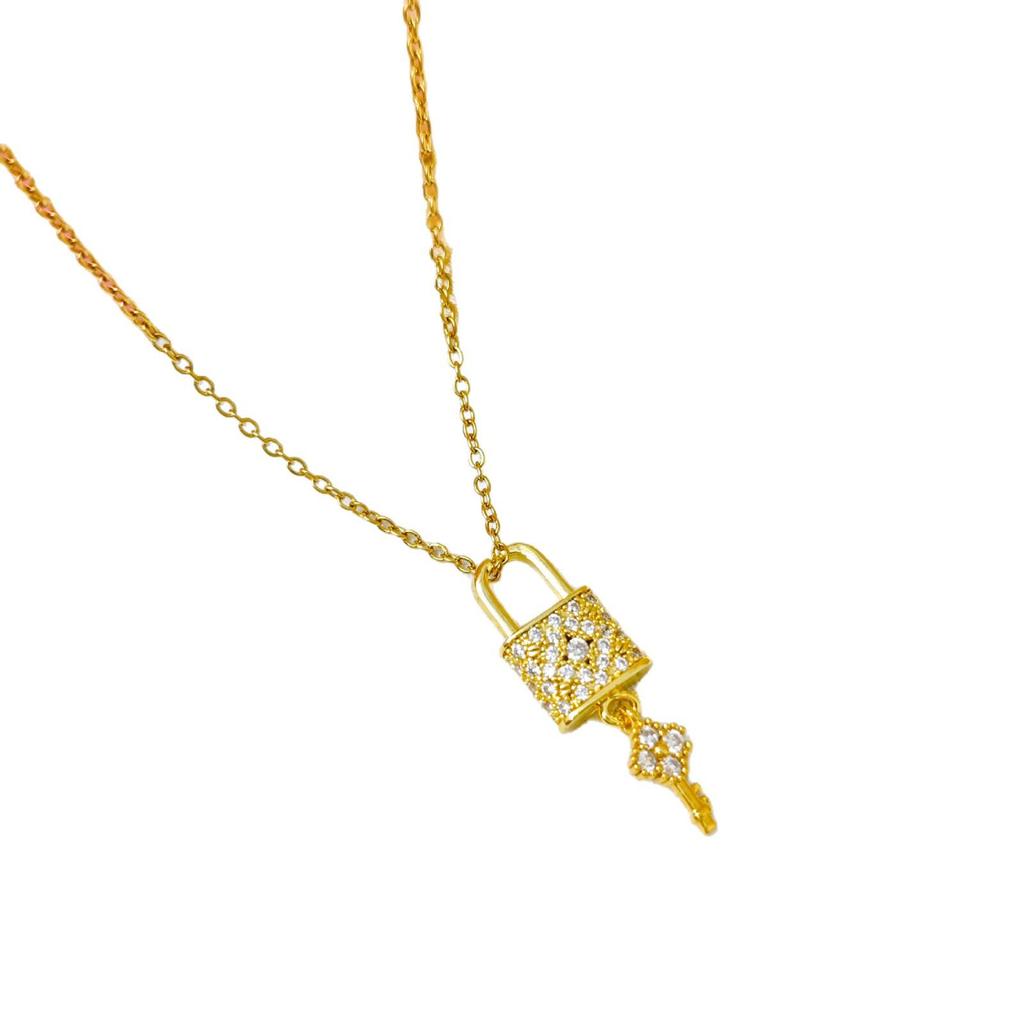 Women's Titanium Steel Key Lock Necklace - Simple, Trendy, Cold Aesthetic Collarbone Chain with Niche Design