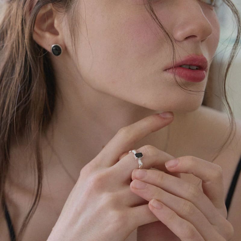 Byweekend Black Square Free Ring