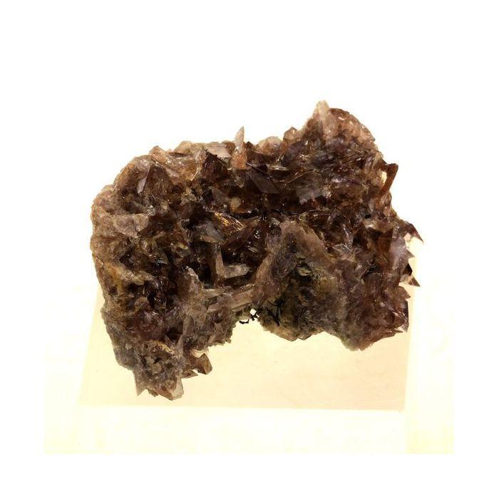 Pierres et Minéraux. Axinite. 55.0 ct. La Balme d'Auris, Bourg d'Oisans, Isère, France..