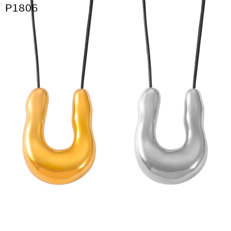 Women's Black Horseshoe Leather Cord Pendant Necklace - Titanium Steel, Fashionable & Versatile