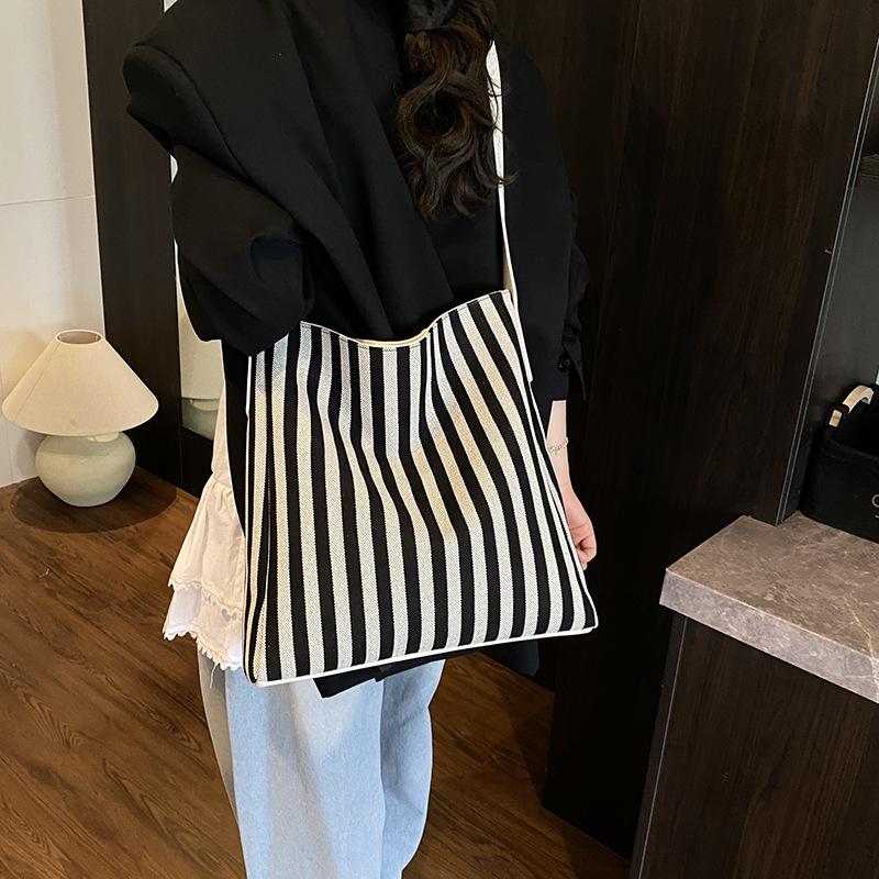 Canvas Bag Women's New Fashion Commuter Armpit Bag Fashionable Large Capacity Shoulder Bag