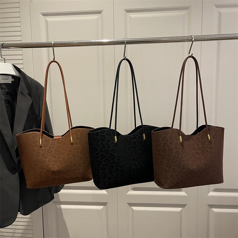 Large capacity tote bag women's bag spring new trendy simple handbag fashionable commuter shoulder bag