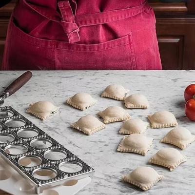 Ustensile pentru pregătirea pastelor – Mașini de bucătărie pentru fabricarea pastelor cu accesorii