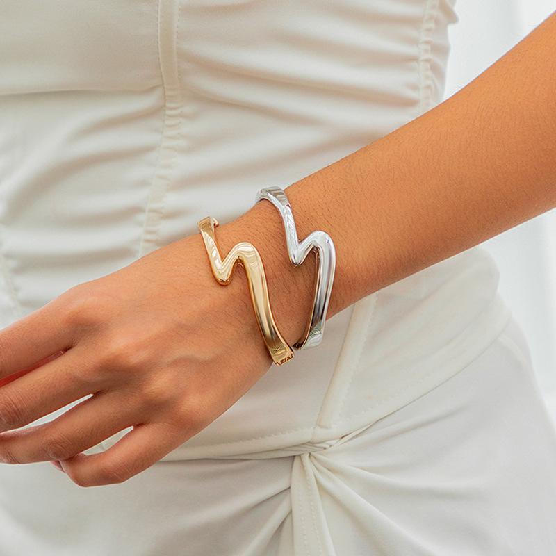 Sense Of Design Curved Z-Shaped Glossy Spring Bracelet Bracelet Niche Irregular Metal Bracelet