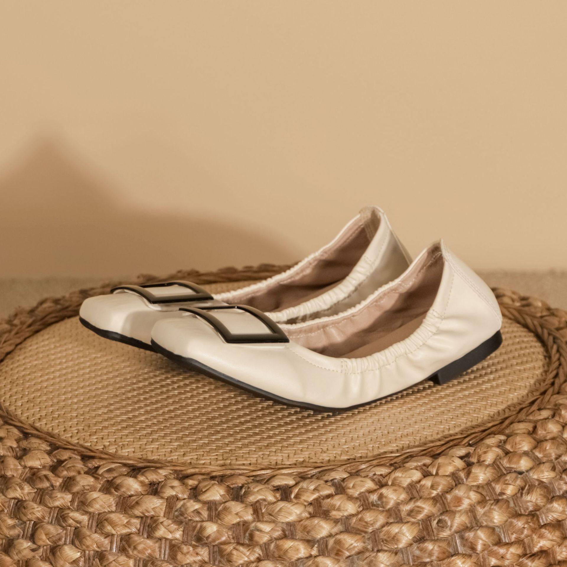 

2025 autumn new fashionable flat-soled grandma shoes comfortable soft soles not tired feet egg roll shoes casual versatile Doudou shoes 35