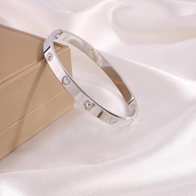 

Браслет Love Diamond из титановой стали с гальваническим покрытием из высококачественного золота для женщин - модное и не выцветающее ювелирное изделие