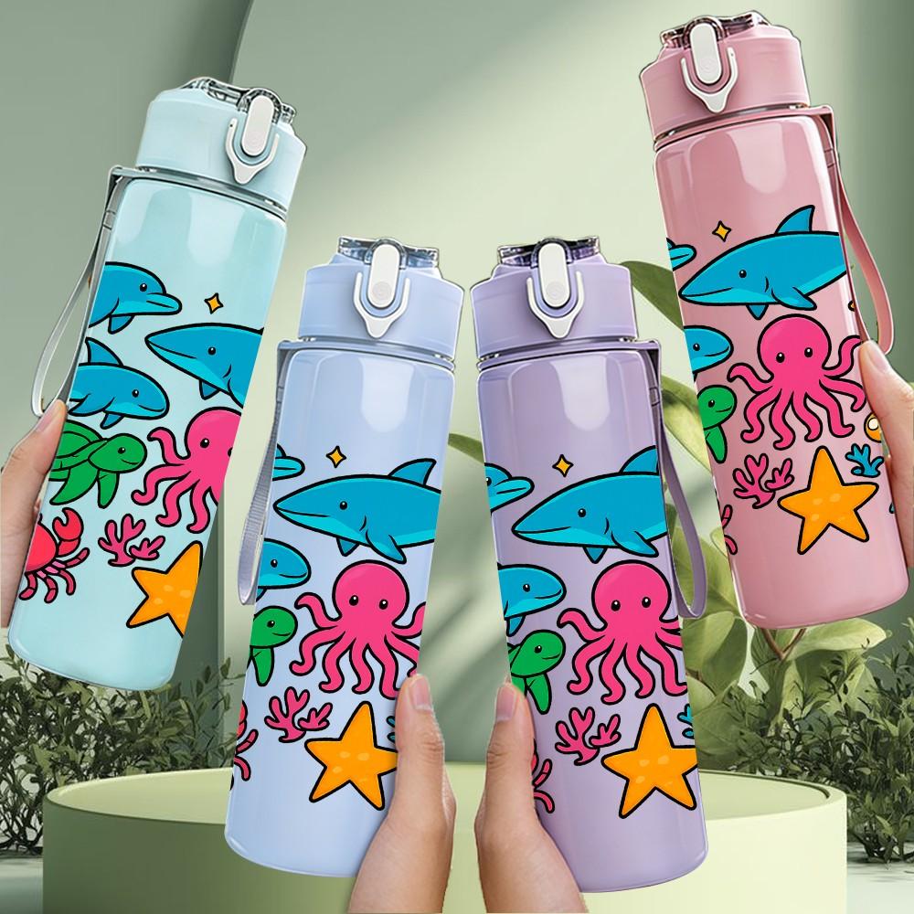 1PC Ocean Sea Creature Group 750ml Color Plastic Sports Water Bottle Leakproof Flip Straw Lid Suitable for Sports Office Home Use
