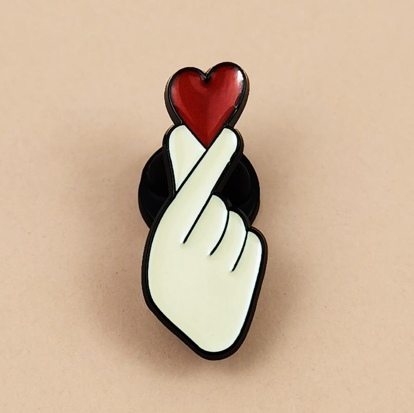Cute Heart Hands Alloy Badge - Cartoon Love Design for Girl's Bag Decoration, Drip Oil Metal Accessory