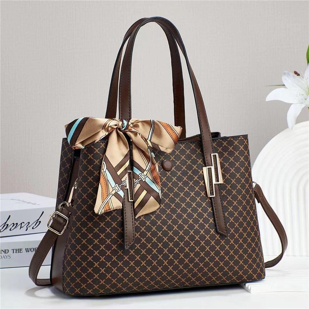 Stylish Versatile Large Capacity Womens Handbag For Everyday Use With Trendy Design