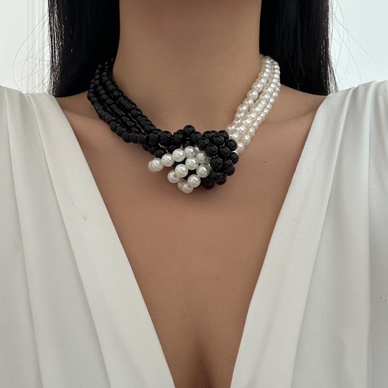 Multi-layer imitation pearl necklace, fashionable literary and retro black and white color matching jewelry, high-end women's collar