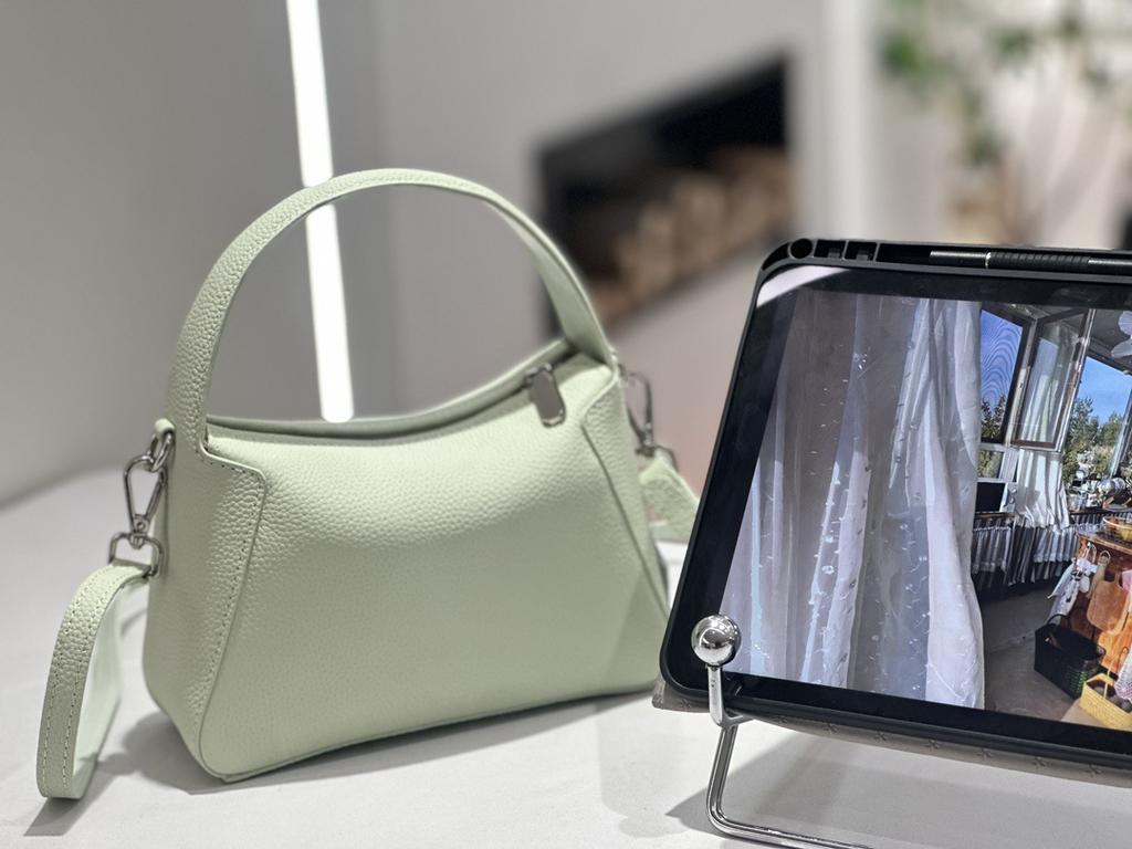 Spring and summer new 2025 genuine leather women's bag first layer cowhide high-end casual versatile light luxury shoulder messenger handbag