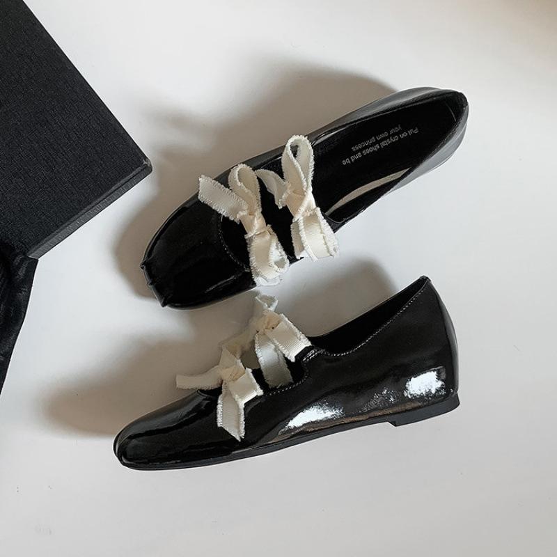 

Новые женские модные туфли из коровьей кожи, с круглым носком, на низком каблуке, с нескользящей подошвой из коровьей кожи, повседневные красные модные маленькие кожаные туфли на четыре сезона 39 чёрный