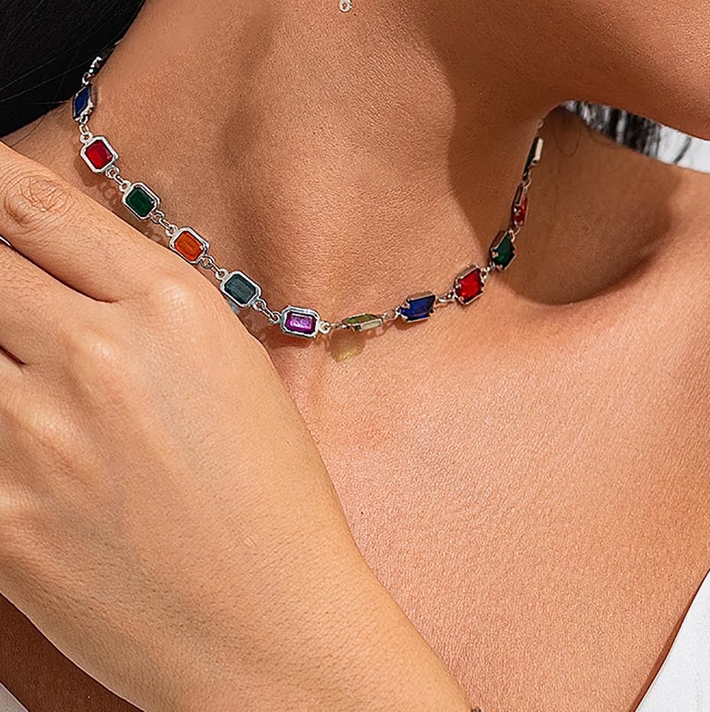 Temperament Light Luxury Square Colored Rhinestone Collarbone Chain, Wind Dopamine Peach Heart Crystal Necklace