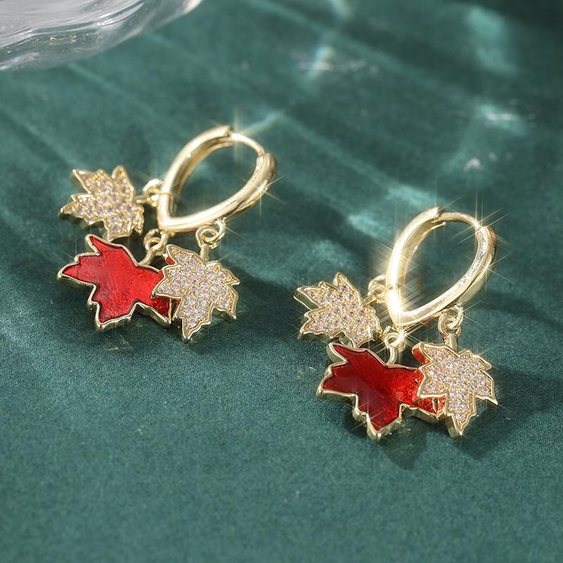Shine Gold Color Inlaid Cubic Zirconia Copper Dangle Women's Earrings Hand Carved Maple Leaf Earrings Woman Fashion Zircon
