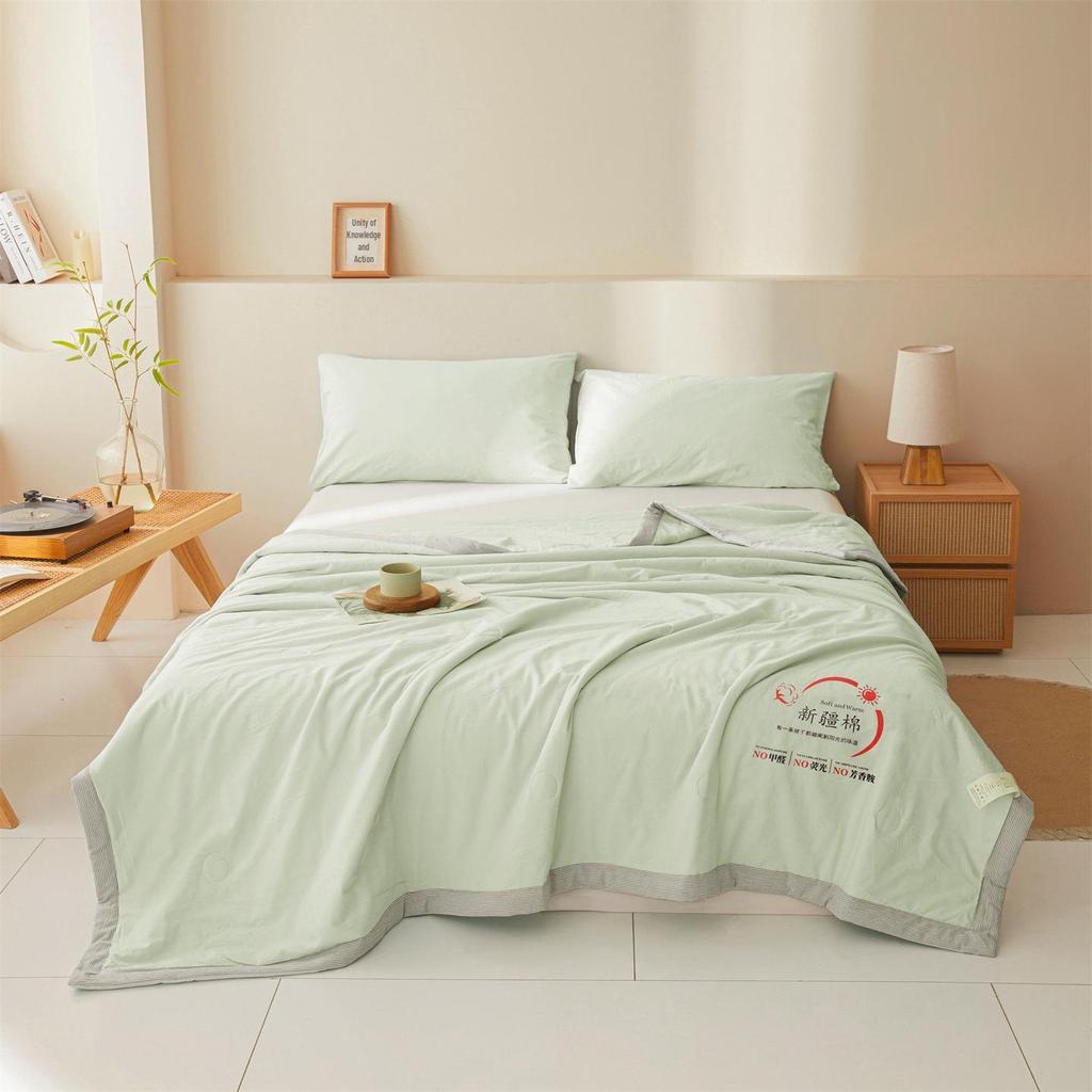 Machine-Washable Xinjiang Cotton Quilt for Summer, Spring, and Autumn