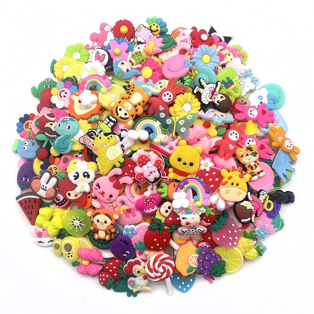 

100 Уникальных Мультяшных Милых Цветочных Пряжек для Кроксов: Хиты продаж - украшения для садовой обуви