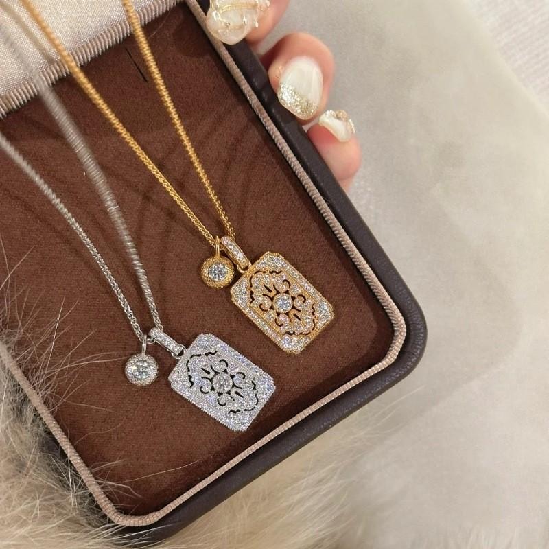 Iris Flower Pendant Necklace With Gold Plating For Women