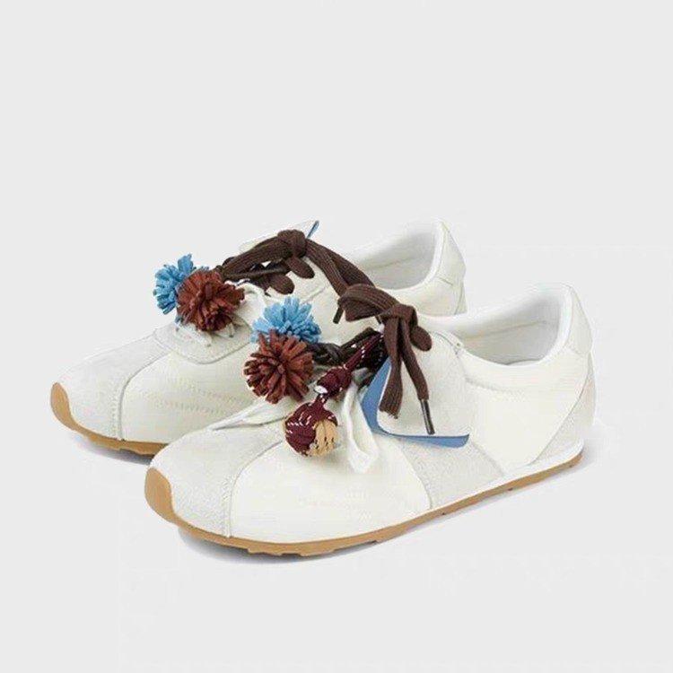 [The Same Style As the Star] Dexun Shoes Women's 2025 New Retro Color Matching Detachable Flower Decorative Sports and Leisure Shoes