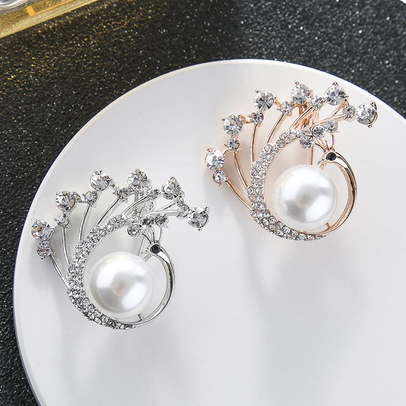 Vintage Peacock Alloy Diamond Brooch Female Pearl Brooch Anti-Light Pin Clothing Accessories