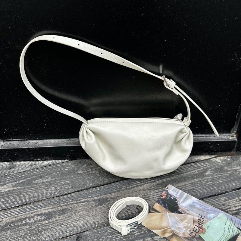 

Spring and summer new soft cowhide cloud bag lightweight mini dumpling bag candy bag pleated messenger bag 18*14cm білий