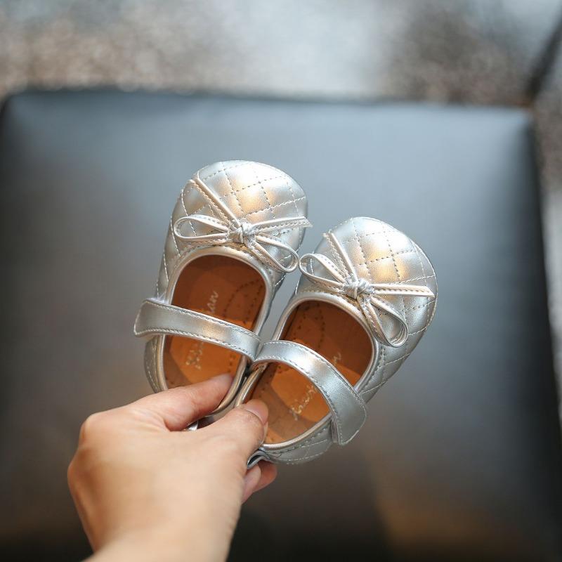 Baby Walking Shoes Round Toes Non-slip Soild Color Kids Leather Shoes Simple Bows 2025 New Girls Princess Shoes Hook&loop Trendy