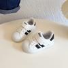 Para homens e mulheres – Tênis de sola reta e slipons