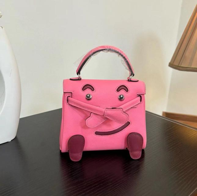 

2025 Новый стиль Милая сумка Высококачественная текстура Воловья кожа Тысячестежковая Детская сумка Сумка для йогурта Ты Прекрасная сумка через плечо 16