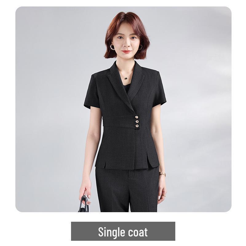 Ensemble jupe et veste à manches courtes gris - Uniforme professionnel pour réception d'hôtel, bureau, bijouterie