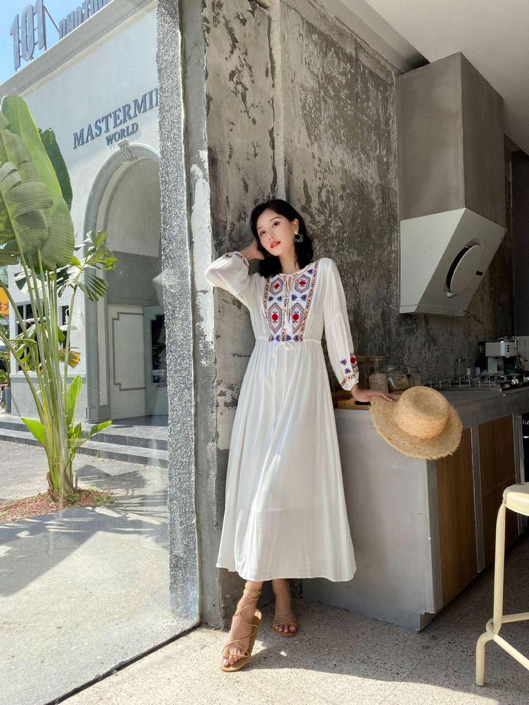 Ethnic Lijiang Dali Embroidered Long Vacation Dress for Women - Slimming Thailand Beach Style (F647)
