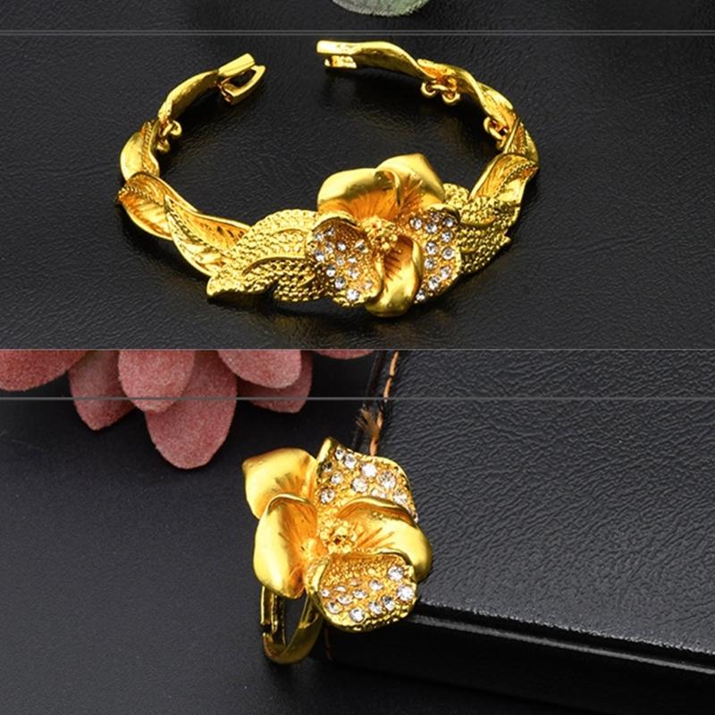 Elegant Bridal Jewelry Set with Fashionable Necklace and Clip Earrings In Gold Stylish Outfits Jewelry Accessory