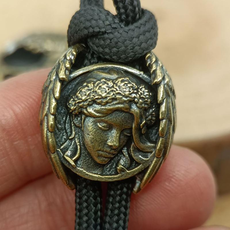 1pcs Vintage Brass 4mm Hole Wings Guardian Beauty Keychain Pendant Backpack Pendant Vintage Brass Crafts Classic Brass Vintage Brass Crafts Miniature