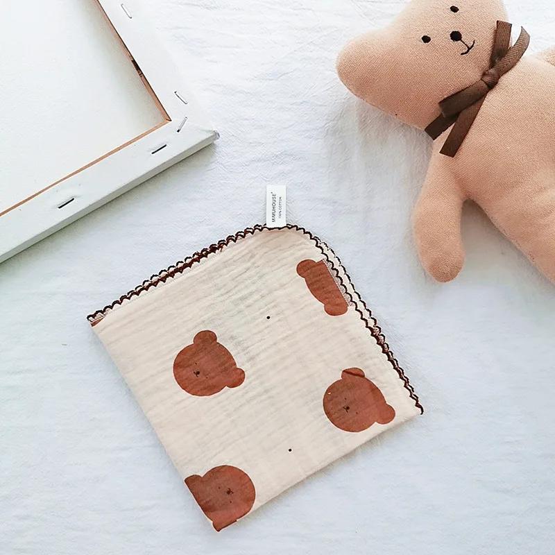 Baumwoll-Baby-Gesichtshandtuch Neugeborene Babyartikel 4-lagiges Musselin-Babylätzchen Taschentuch Weiches Speicheltuch Dreieckiges Füttern Spucktücher