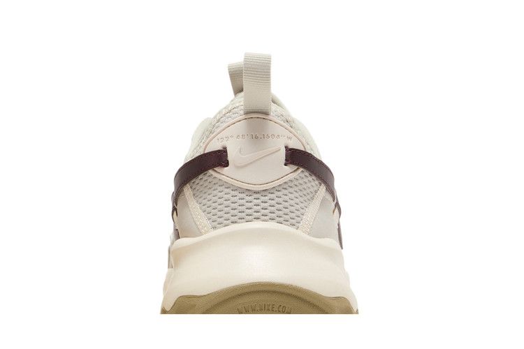 Nike Damen TC 7900 'Light Bone Burgundy Crush'