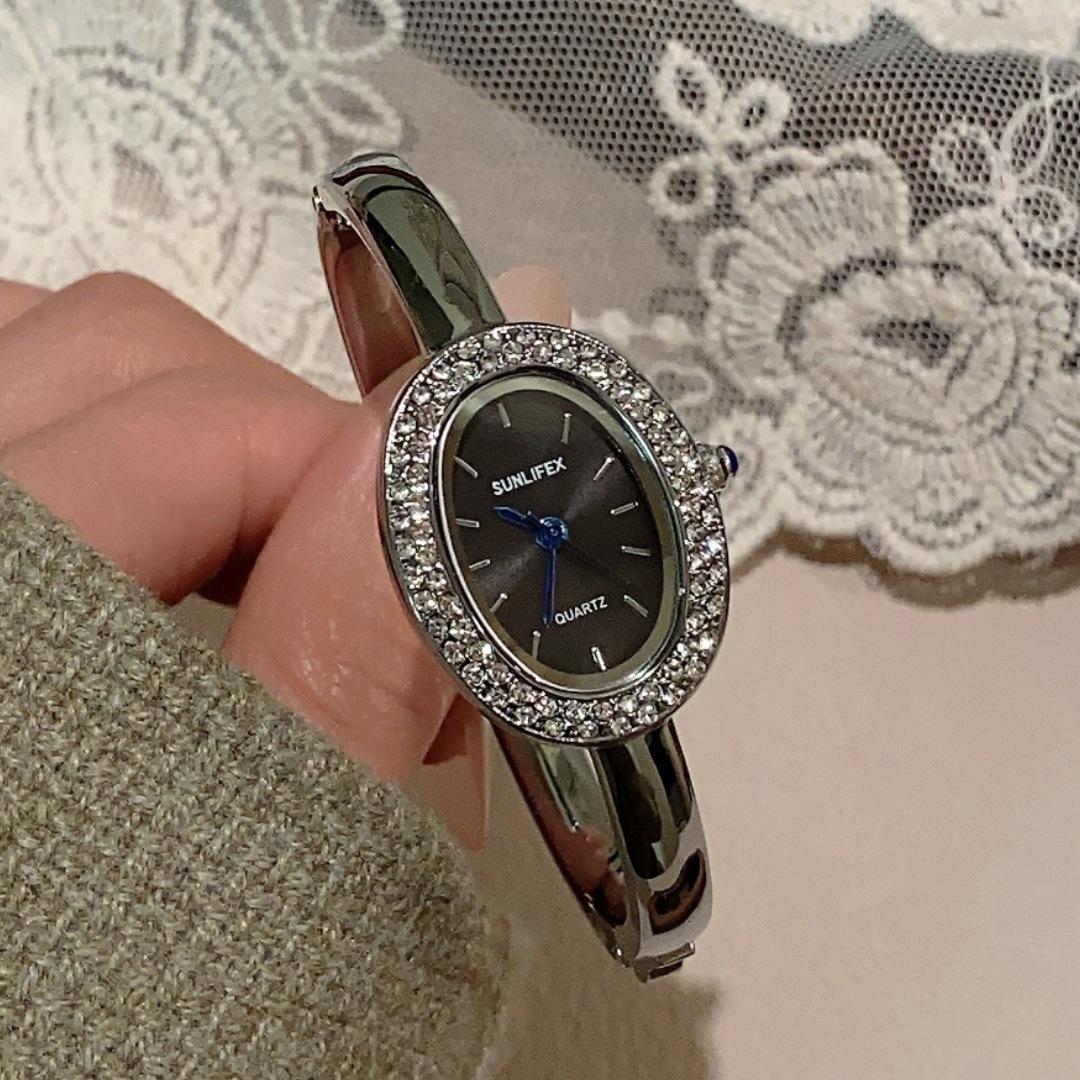 

Овальные золотые часы-браслет с римскими цифрами, средние, антикварные, легкая роскошь, высококлассные кварцевые часы для женщин