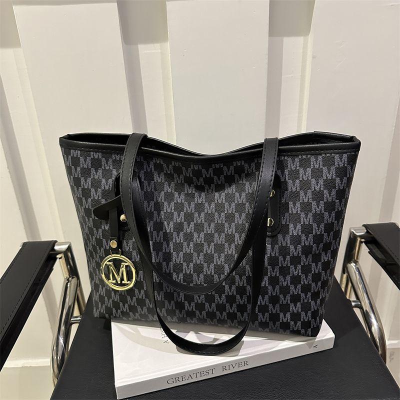 

Европейские и американские сумки Женские 2025 Новое поступление Мода На все случаи жизни Дизайн с особым интересом Класс Сумка через плечо для поездок на работу Сумка-портфель Сумка для рук Black