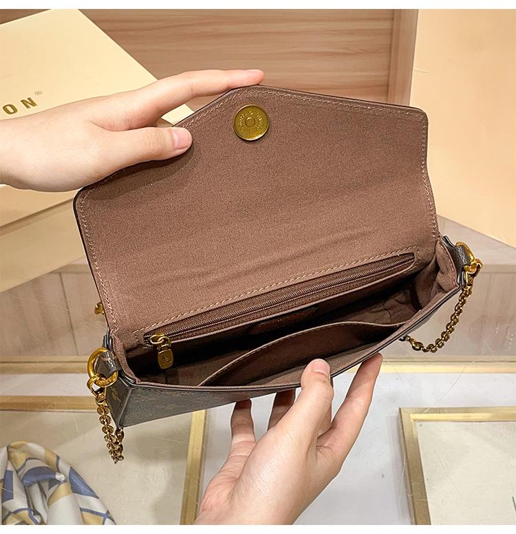 Geantă Mini Crossbody Plic cu Lanț Floral Retro 2025