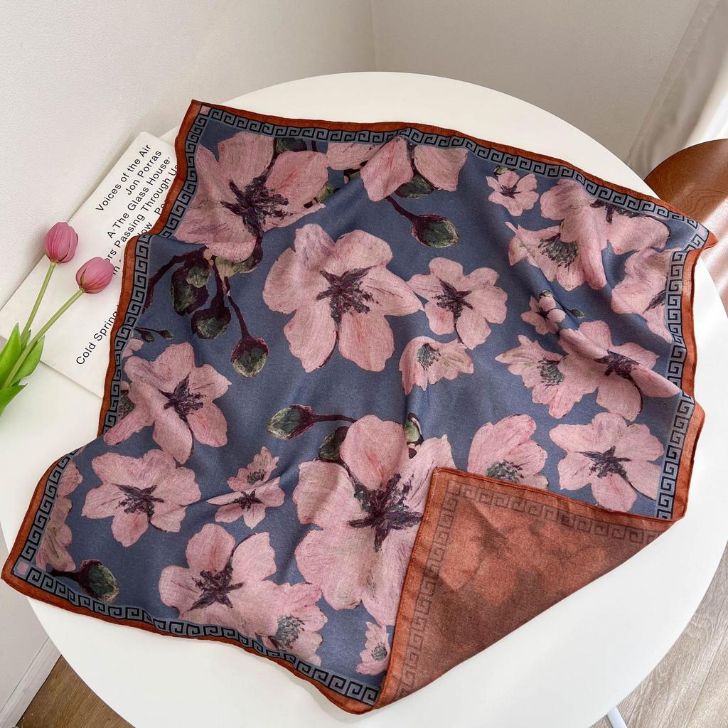 Summer new double-sided velvet scarf air-conditioned room with shawl women travel photo thin sunscreen 61 small square scarf