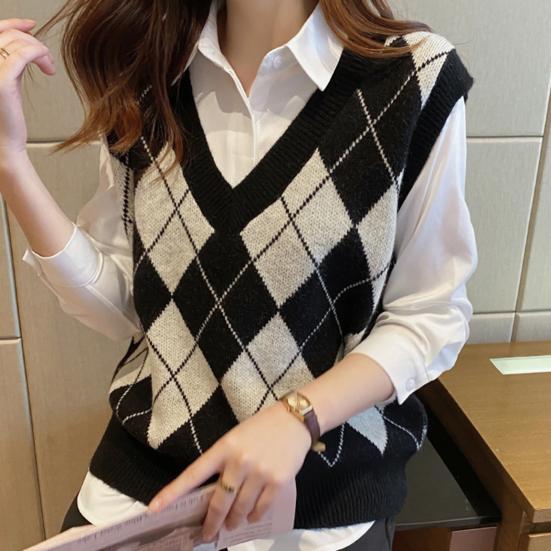Women's Diamond Plaid Pattern Knitted Vest Loose V Neck Sleeveless Pullover Tank Top Casual School Sweater Top
