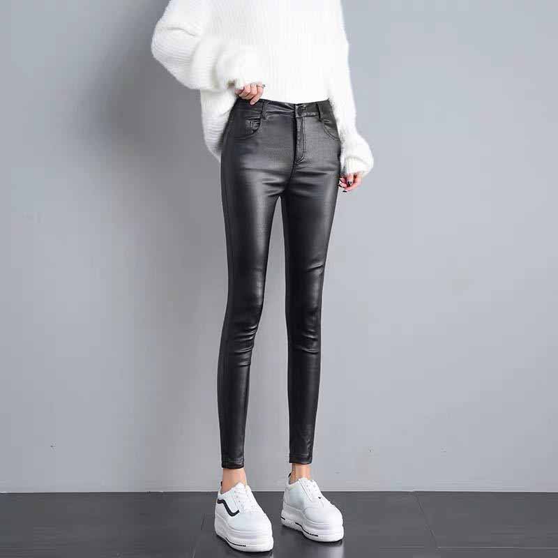 Кожаные брюки для женщин осенью и зимой — фото 5