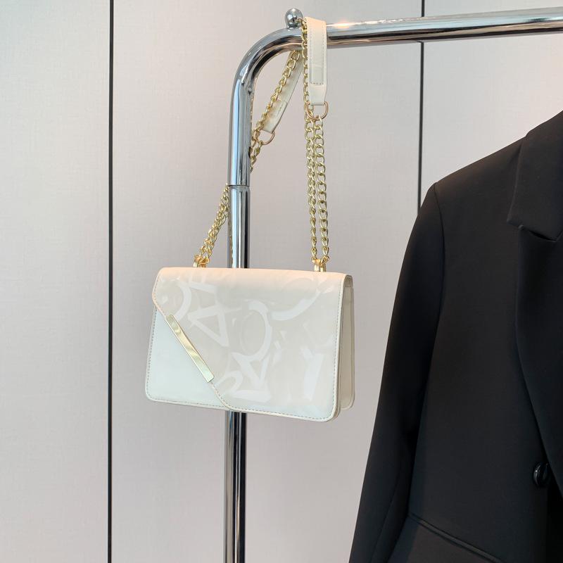 

Новая маленькая сумка женская 2025 лето новая трендовая повседневная красивая модная маленькая квадратная сумка ретро на плечо сумка-мессенджер женская белый