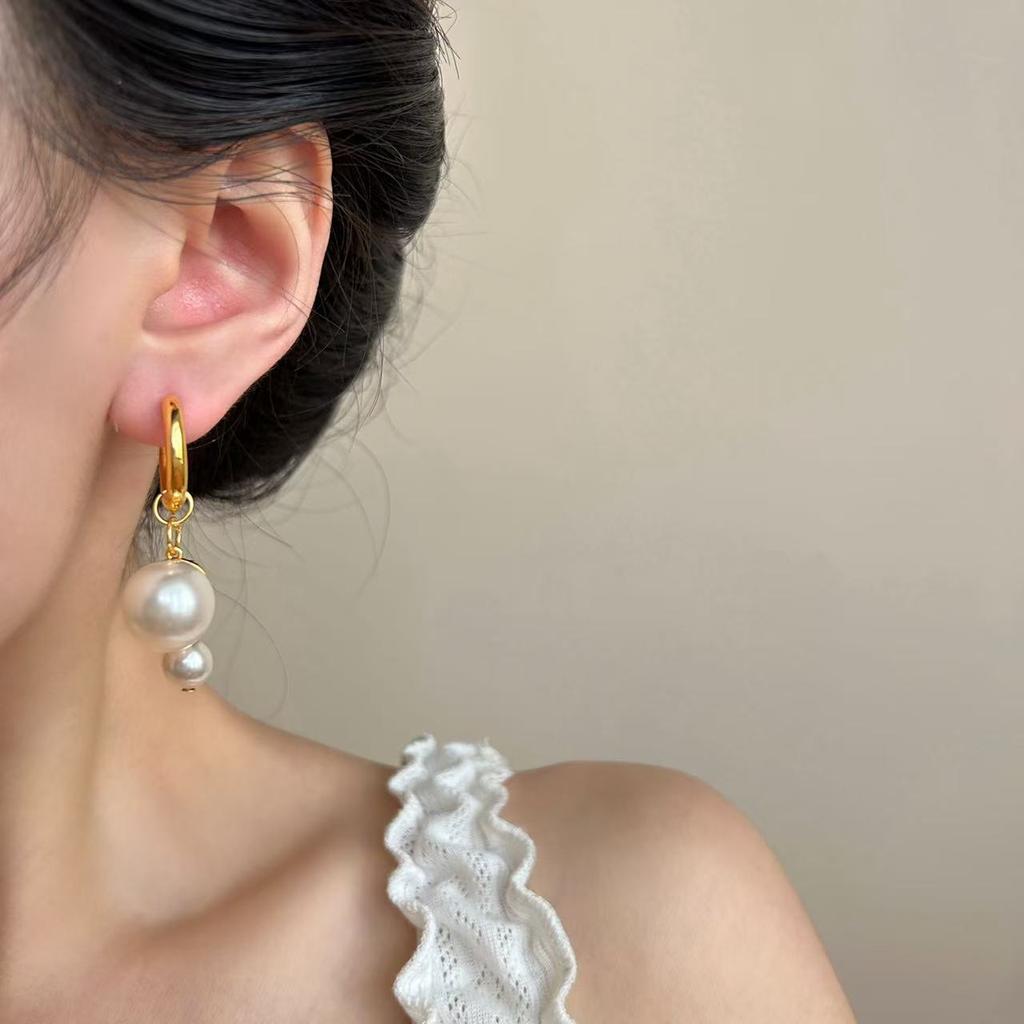 Light Luxury Elegant Pearl Round Earrings, Ear Buckles, Retro Small Fresh Temperament Earrings, Daily Exquisite Fashion and High Sense