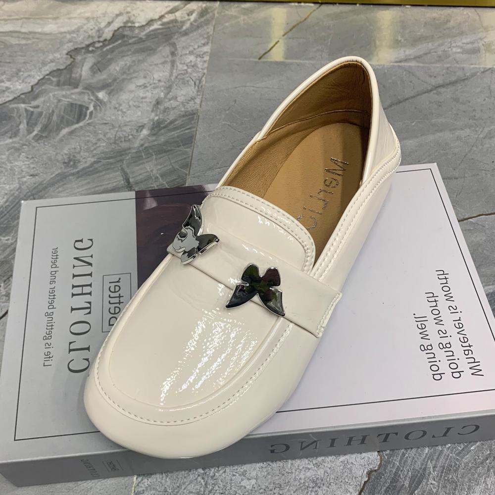 Модная женская обувь на плоской подошве брендовая дизайнерская обувь женская обувь больших размеров женская обувь Mullers повседневная обувь из лакированной кожи туфли без шнуровки 43 белый 3570₽