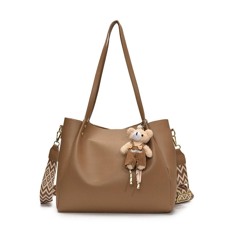 

Стильная универсальная женская сумка-мессенджер через плечо большой вместимости для поездок на работу no pendant коричневый